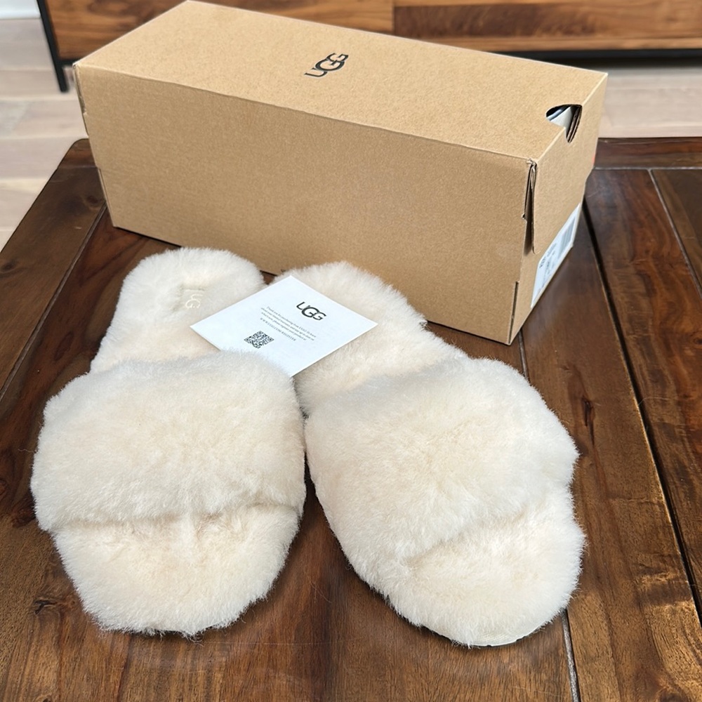 UGG Fluff Slide II Slides/Slippers, size 9 NIB